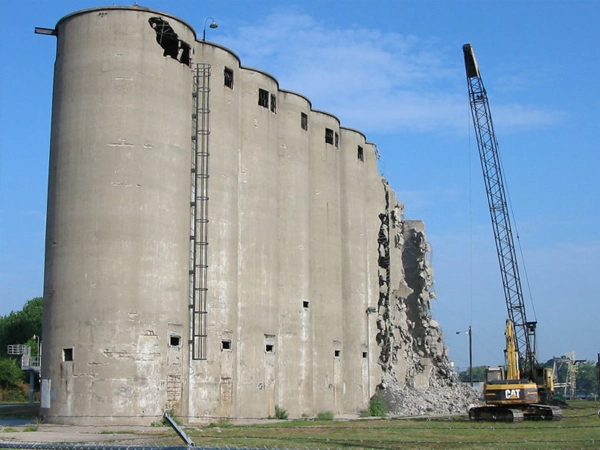 Demolição de Silos